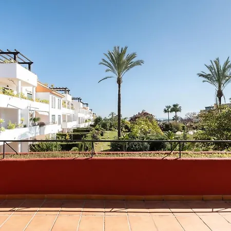 Cubo's Costalita & Free Parking Apartment Estepona